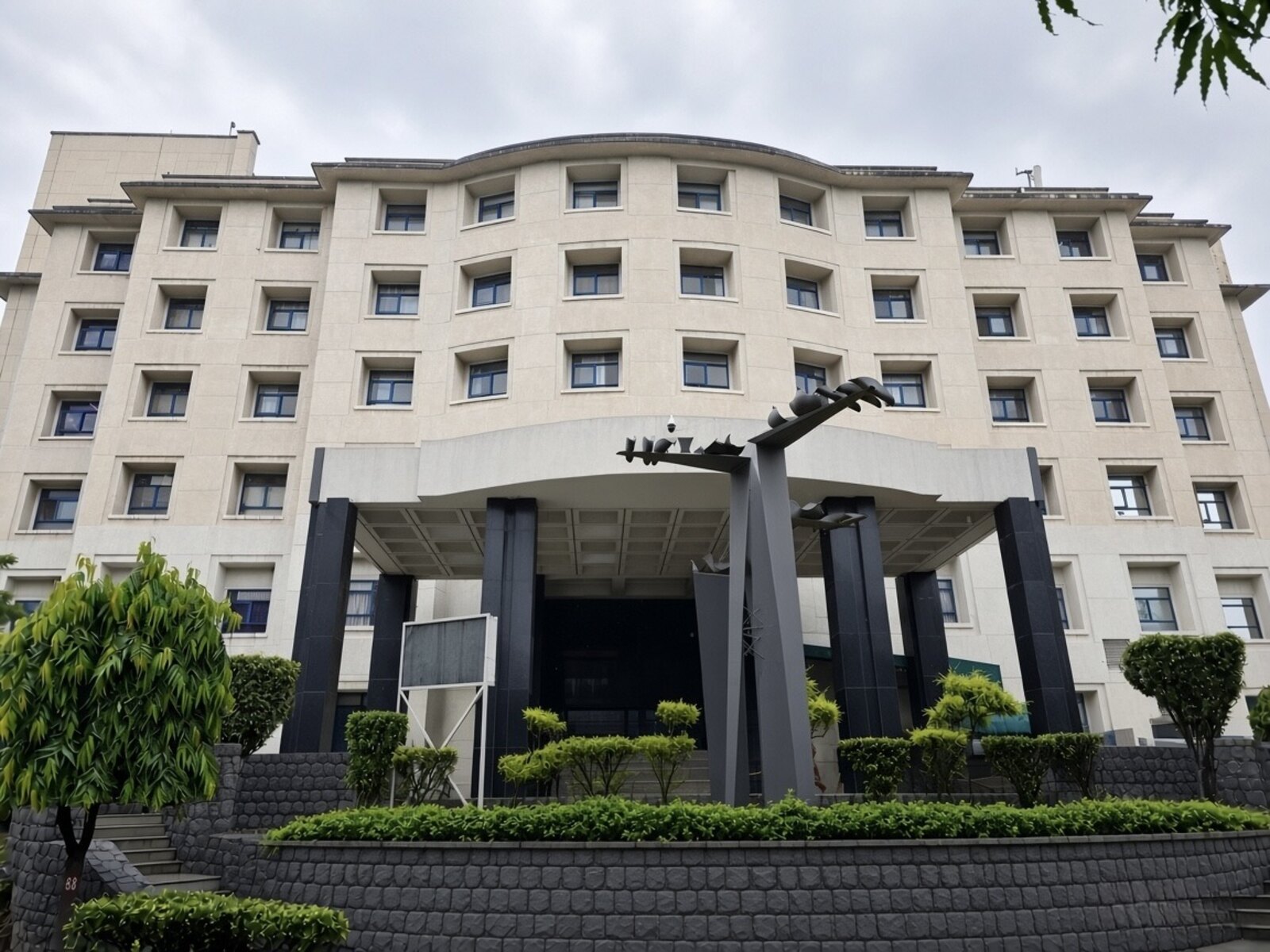 Main entrance of Batra Hospital & Medical Research Centre, New Delhi
